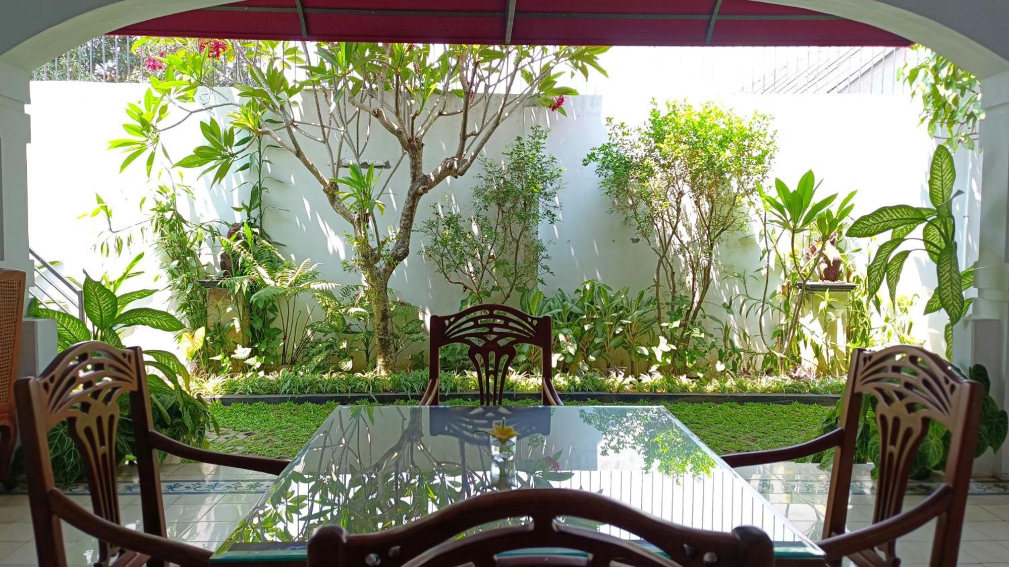 Griya Asih Hotel Джокякарта Екстериор снимка