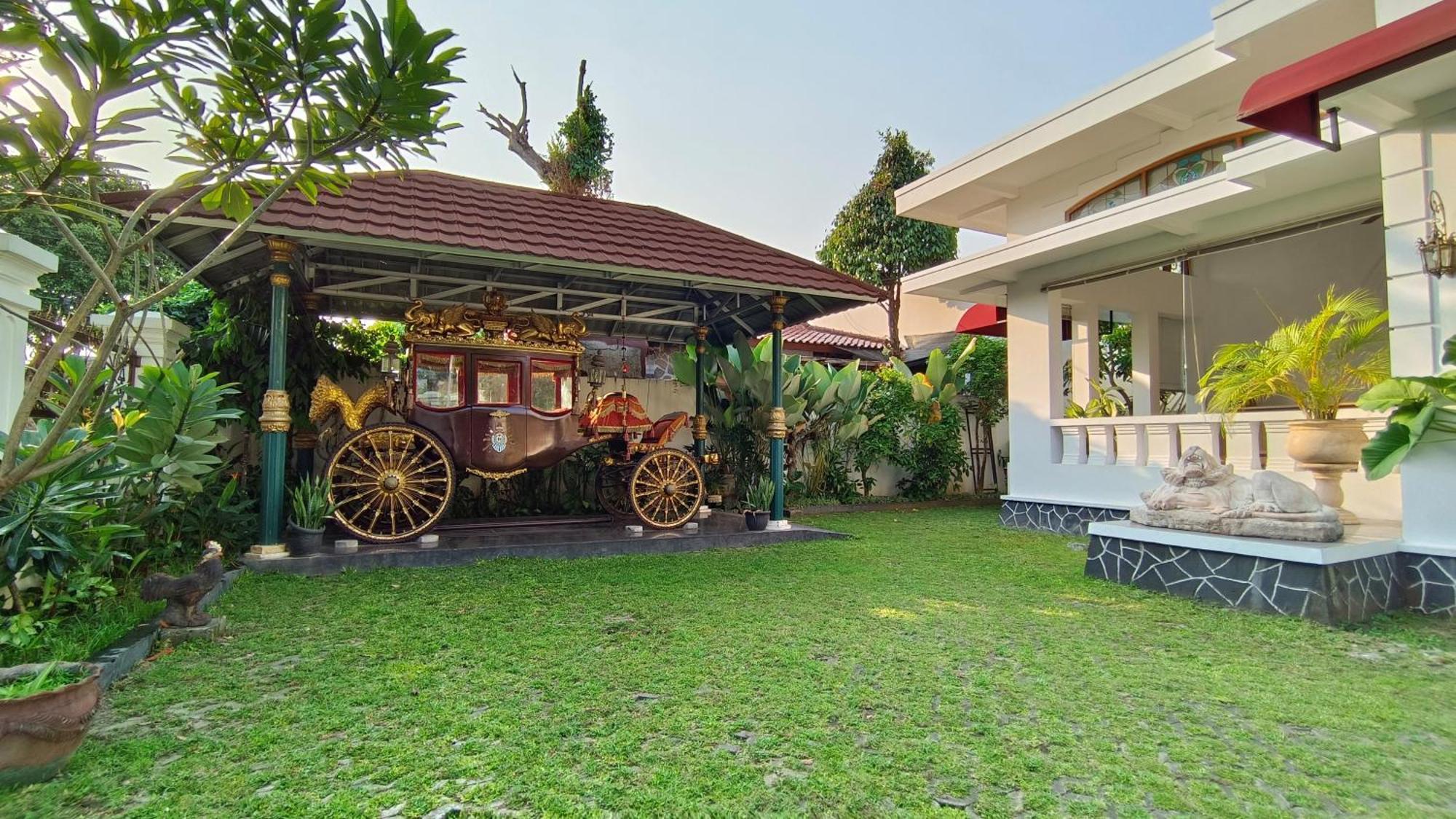 Griya Asih Hotel Джокякарта Екстериор снимка